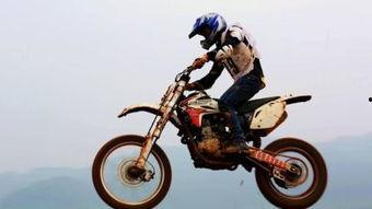 外国人坐国产摩托车视频,外国人体验国产摩托，畅游中国街头