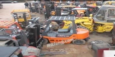 国产叉车42吨视频