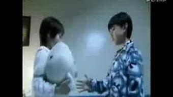 国产双人调教视频,甜蜜互动，温馨瞬间